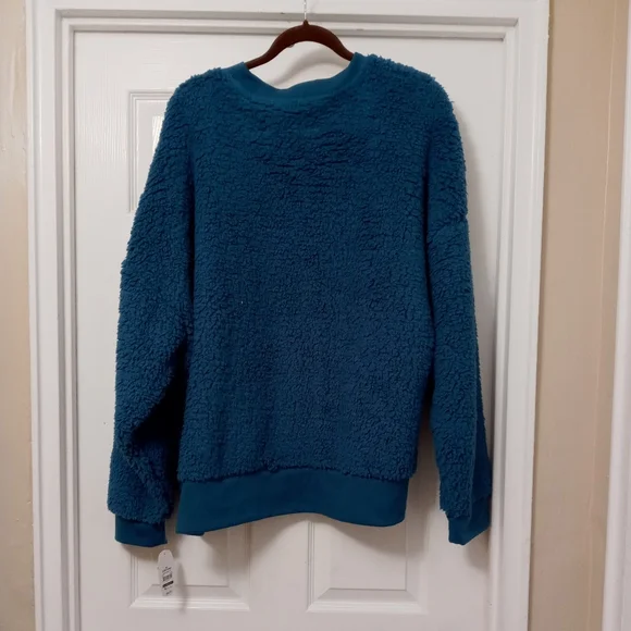 Sweaters - Picture 7 of 9